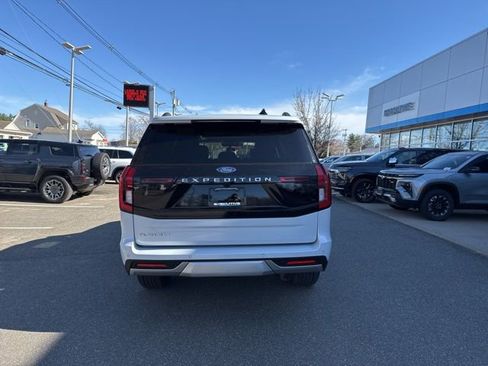 Used 2025 Ford Expedition Platinum AWD/4WD image 7