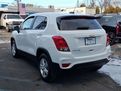 Used 2022 Chevrolet Trax LS w/ Tint and Cruise Package AWD/4WD image 4