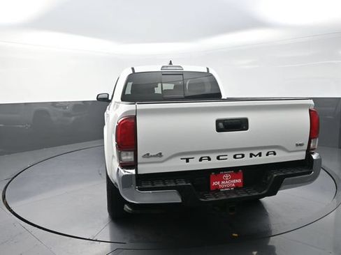 Used 2022 Toyota Tacoma SR5 AWD/4WD image 46