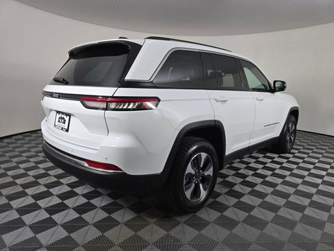 Used 2023 Jeep Grand Cherokee 4WD 4xe image 3