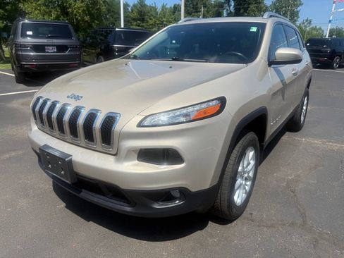 Used 2014 Jeep Cherokee Latitude w/ Comfort/Convenience Group AWD/4WD image 8