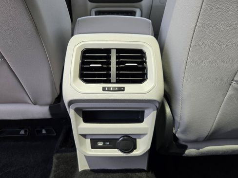 Used 2023 Volkswagen Tiguan SE AWD/4WD image 27
