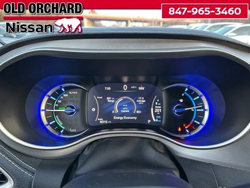 Used 2024 Chrysler Pacifica Select image 21