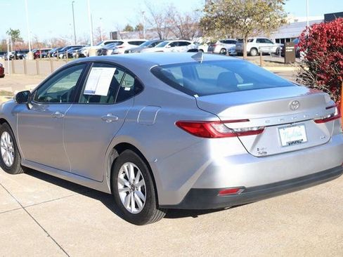Used 2025 Toyota Camry LE image 6