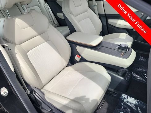 Used 2023 Nissan Ariya FWD image 21