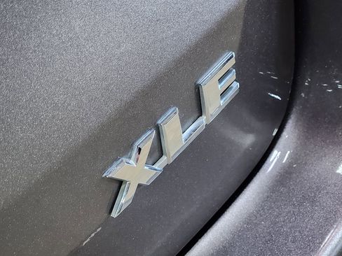 Used 2019 Toyota Highlander XLE FWD image 26