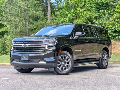 Used 2024 Chevrolet Suburban LT w/ LT Signature Package RWD image 4