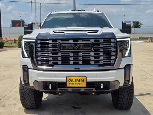 Used 2024 GMC Sierra 2500 Denali Ultimate AWD/4WD image 2