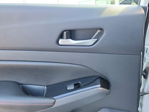 Used 2025 Nissan Altima 2.5 SR FWD image 12