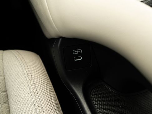 Certified 2025 Honda HR-V LX image 29