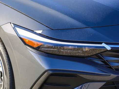 New 2026 Hyundai Elantra SE FWD image 5