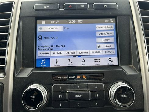 Used 2019 Ford F150 Platinum w/ Equipment Group 701A Luxury image 23