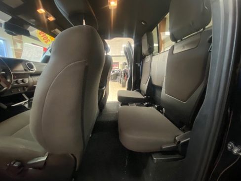 Used 2019 Toyota Tacoma TRD Sport image 18