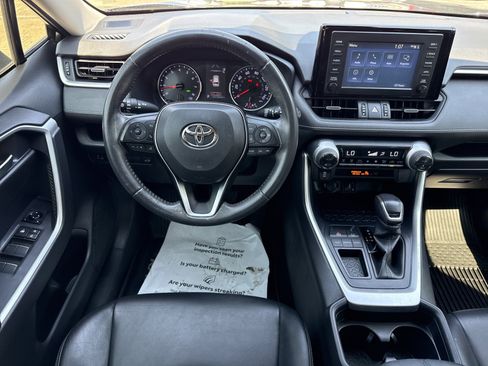 Used 2019 Toyota RAV4 XLE Premium FWD image 15