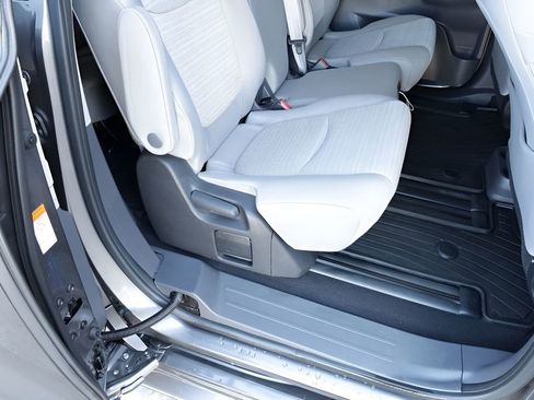 Certified 2022 Toyota Sienna LE image 27