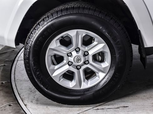 Used 2024 Toyota 4Runner SR5 AWD/4WD image 10