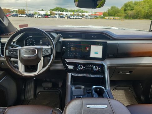 Used 2024 GMC Sierra 2500 Denali w/ Denali Reserve Package AWD/4WD image 18