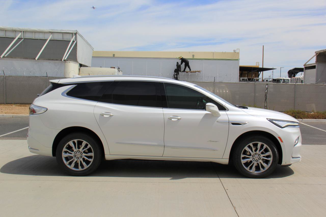 Used 2023 Buick Enclave Avenir w/ Avenir Technology Package FWD image 4