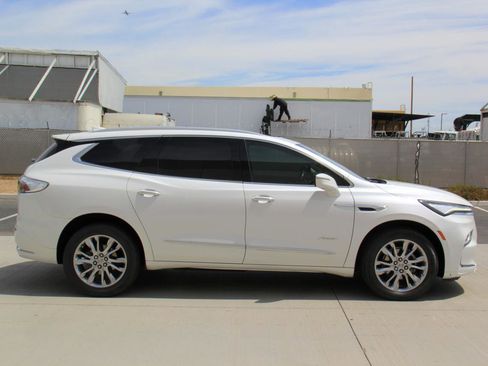 Used 2023 Buick Enclave Avenir w/ Avenir Technology Package FWD image 4