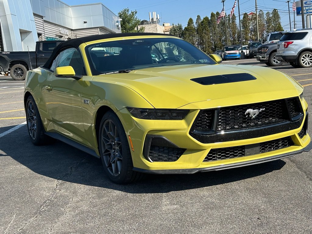 New 2025 Ford Mustang GT Premium w/ GT Performance Package RWD image 31