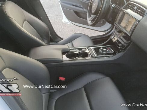 Used 2017 Jaguar XE Premium RWD image 23