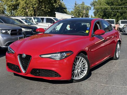 Used 2017 Alfa Romeo Giulia Ti w/ TI Lusso Package RWD image 2