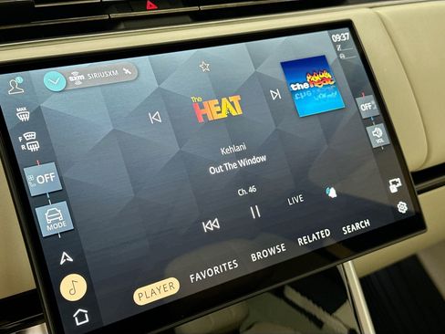 New 2025 Land Rover Range Rover SE image 17