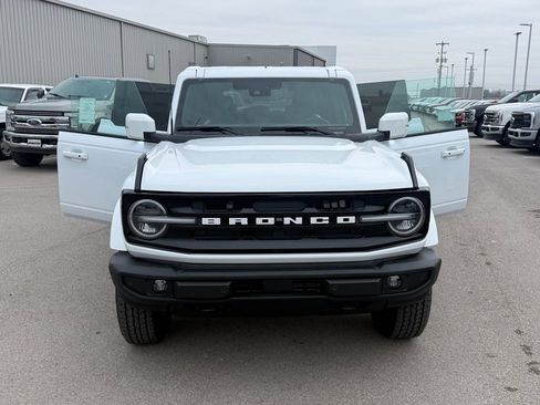 New 2025 Ford Bronco Outer Banks image 21