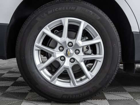 Used 2024 Chevrolet Equinox LT FWD image 44