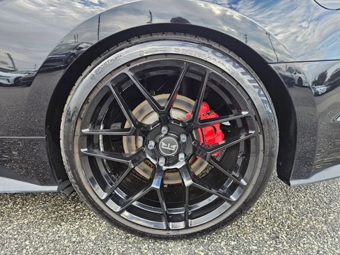 Used 2017 Ford Mustang GT Premium w/ Black Accent Package RWD image 28