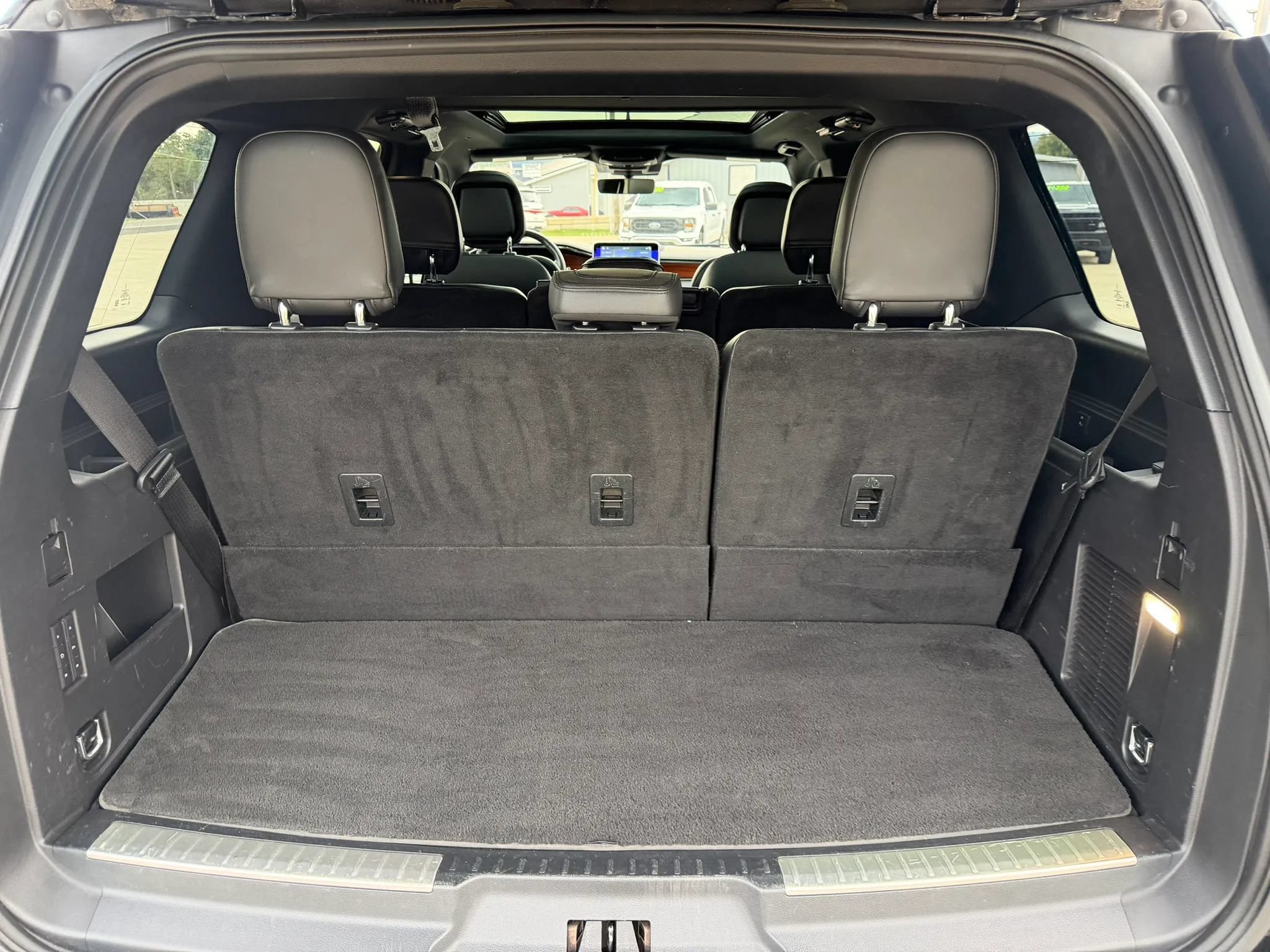 Used 2018 Lincoln Navigator Select w/ Technology Package AWD/4WD image 42