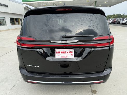 Used 2025 Chrysler Pacifica Select FWD image 7