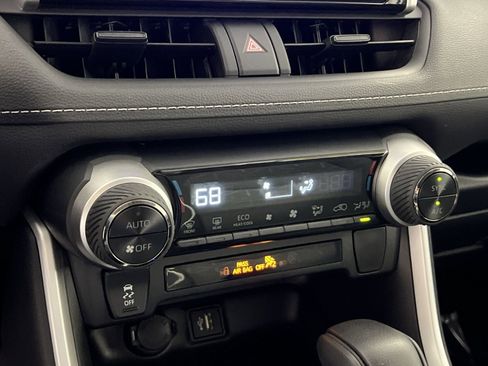 Used 2025 Toyota RAV4 XLE image 21