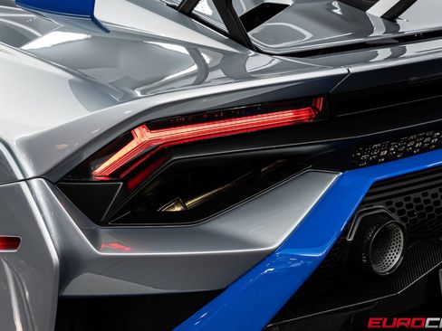 Used 2023 Lamborghini Huracan STO RWD image 23