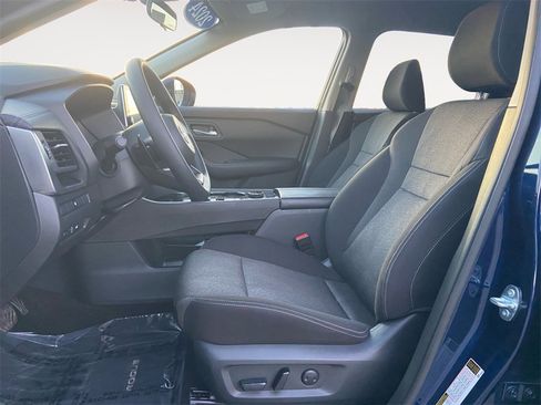 Used 2024 Nissan Rogue SV image 9