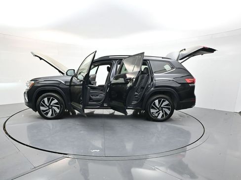 Used 2025 Volkswagen Atlas SE image 42