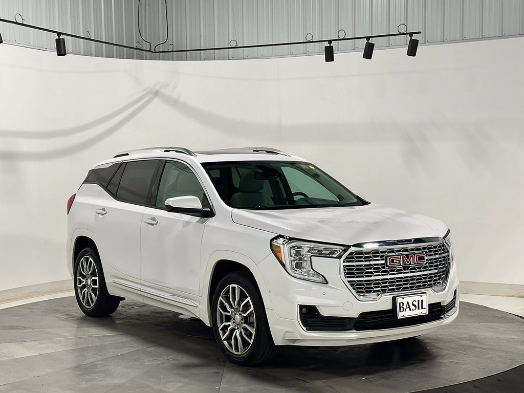 Used 2024 GMC Terrain Denali w/ Denali Premium Package AWD/4WD image 44