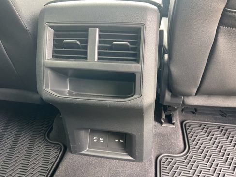 Used 2021 Volkswagen Atlas Cross Sport SE AWD/4WD image 35