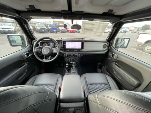 New 2025 Jeep Gladiator Sport image 12