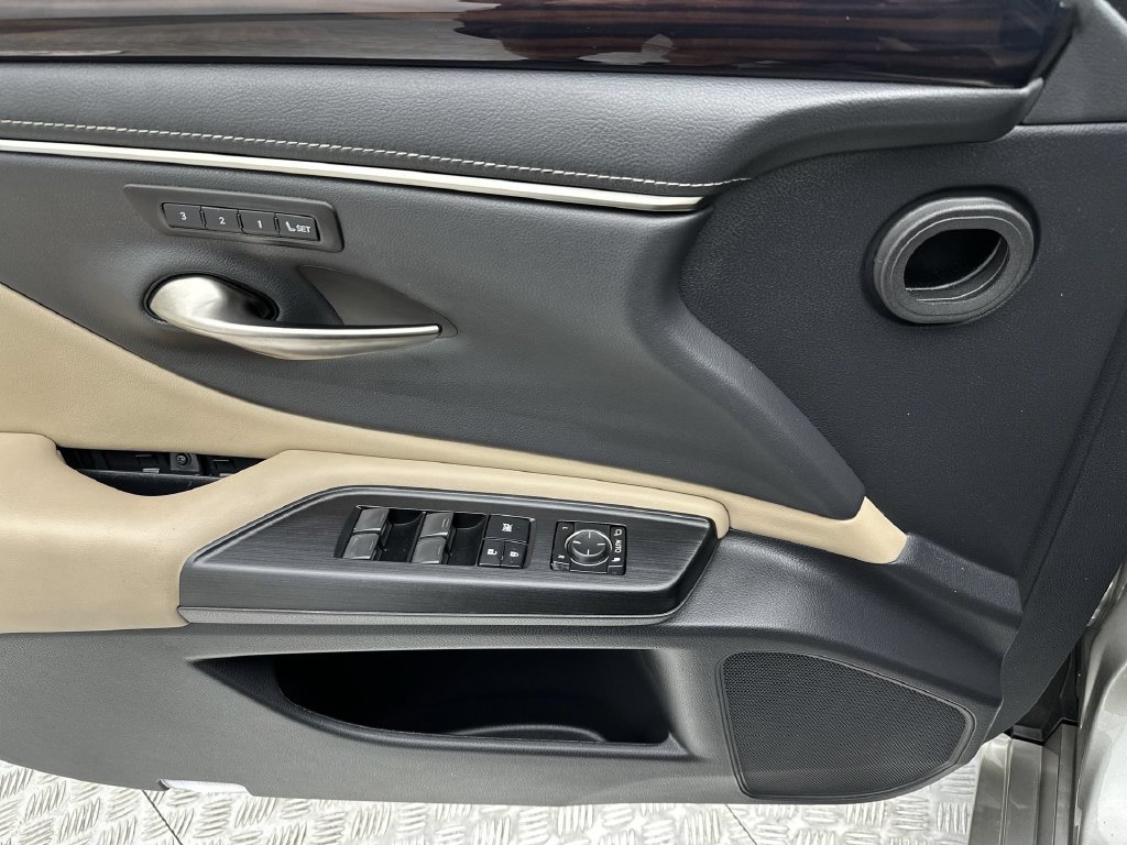 Used 2020 Lexus ES 350 w/ Premium Package FWD image 13