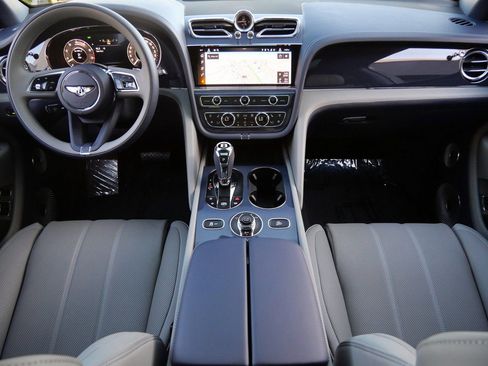 New 2025 Bentley Bentayga Extended Wheelbase image 4