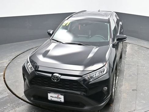 Used 2021 Toyota RAV4 XLE Premium image 20