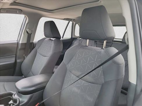 Used 2020 Toyota RAV4 XLE image 13