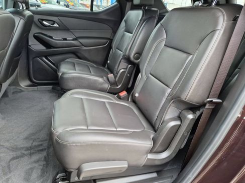 Used 2023 Chevrolet Traverse LT FWD image 24