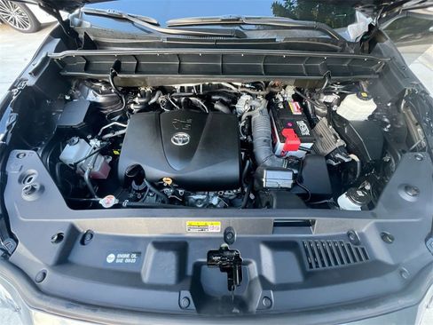 Used 2021 Toyota Highlander LE image 10