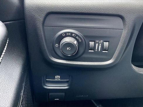 Used 2023 Jeep Grand Cherokee Overland w/ MOPAR Finishing Package image 38