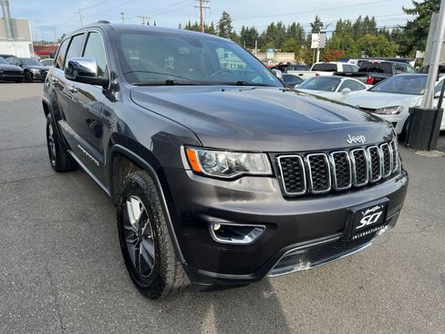 Used 2021 Jeep Grand Cherokee Limited w/ Trailer Tow Group IV image 8