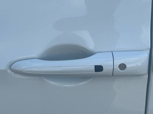 New 2025 Chrysler Pacifica Select w/ Uconnect Theater Family Group image 16