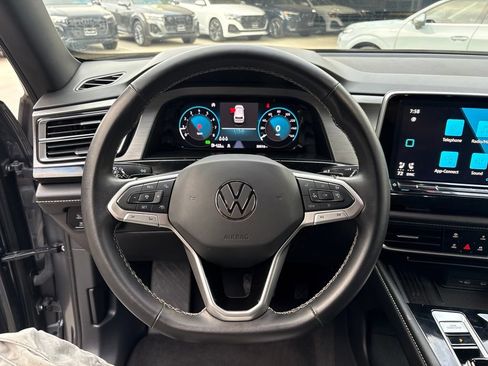 Used 2025 Volkswagen Atlas Cross Sport SE FWD image 22