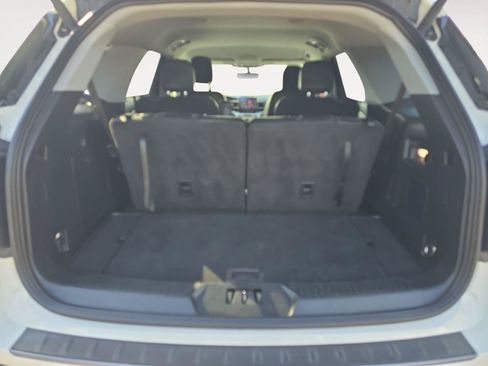Used 2022 Ford Explorer XLT w/ Equipment Group 202A AWD/4WD image 13